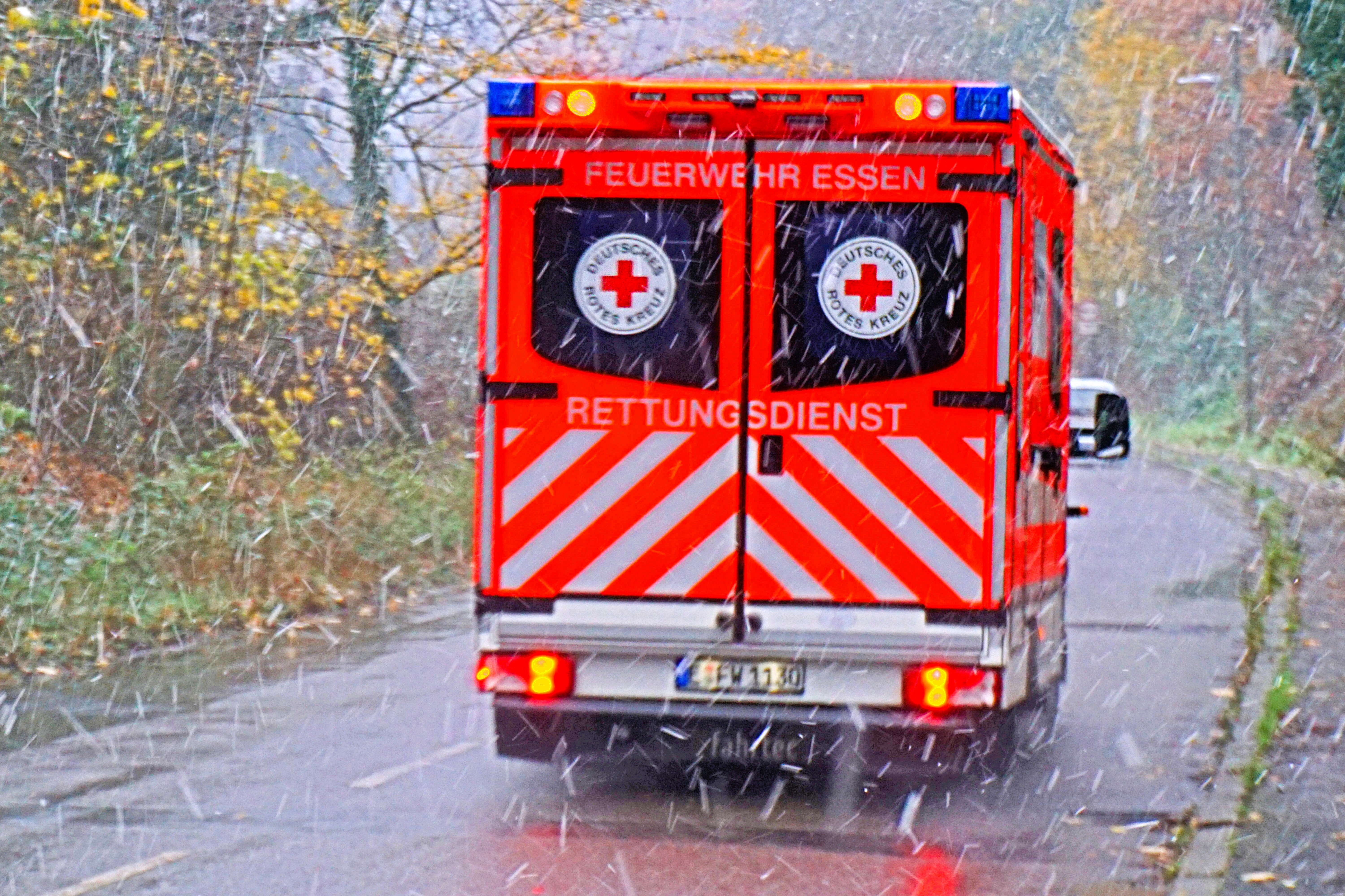 Tödlicher Unfall - Mann in Fahrstuhl eingeklemmt! Älterer Mann hatte keine Überlebenschance!