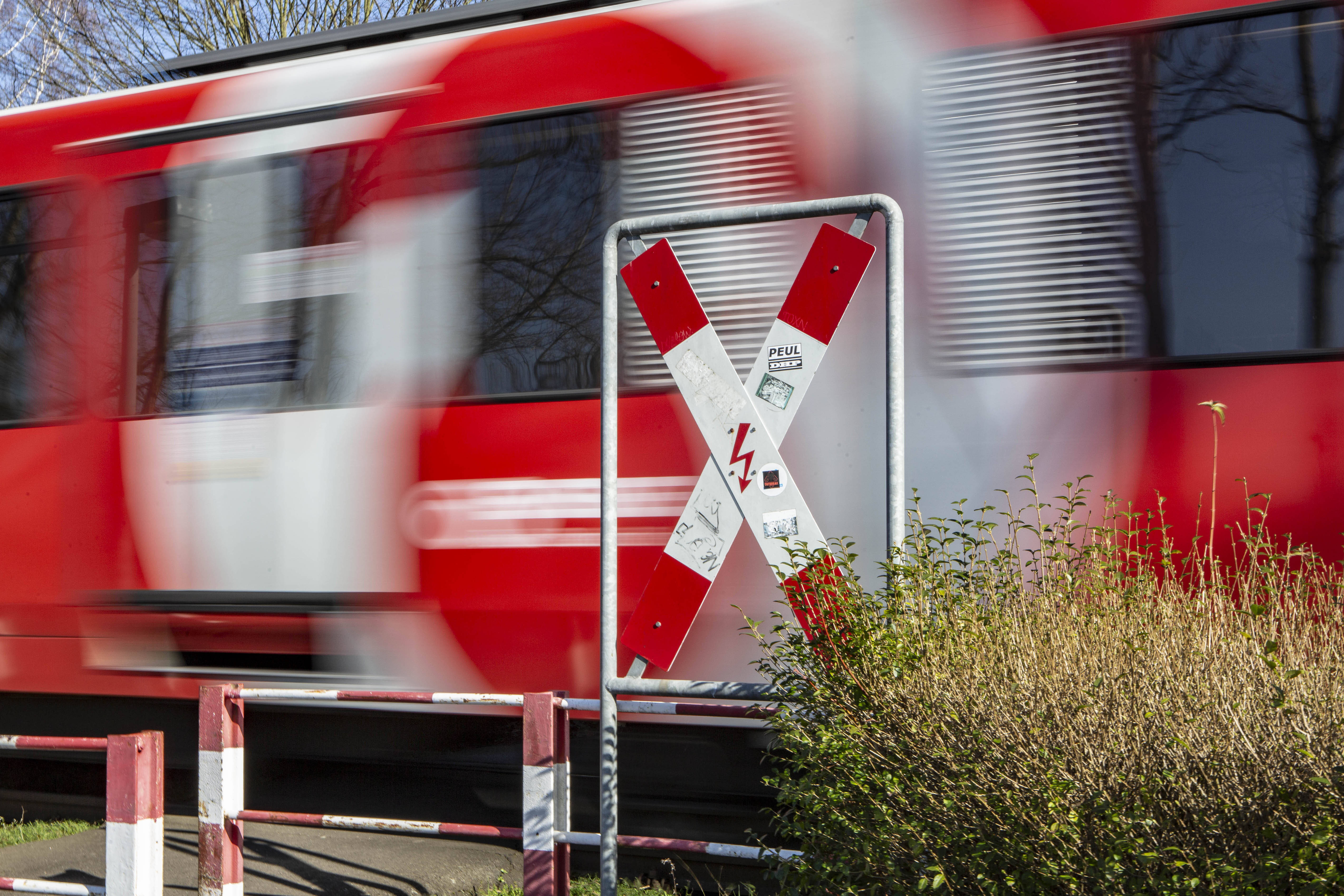Bahnunglück! Tödlicher Zug-Unfall - Streckenabschnitt muss gesperrt werden