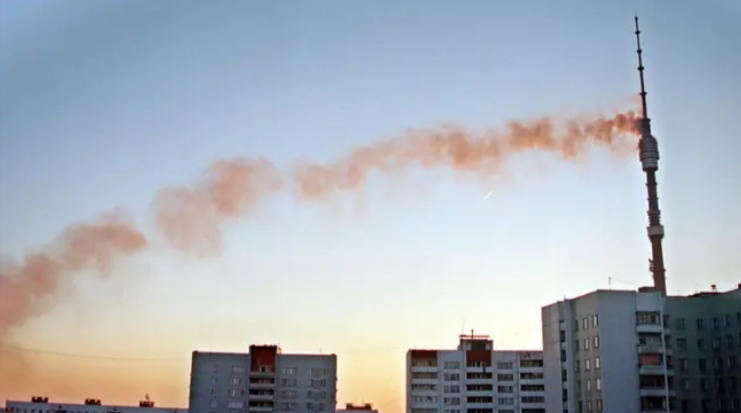 Schock für den Kreml: Fernsehturm in Moskau von Explosionen erschüttert – Blamage für Putin!