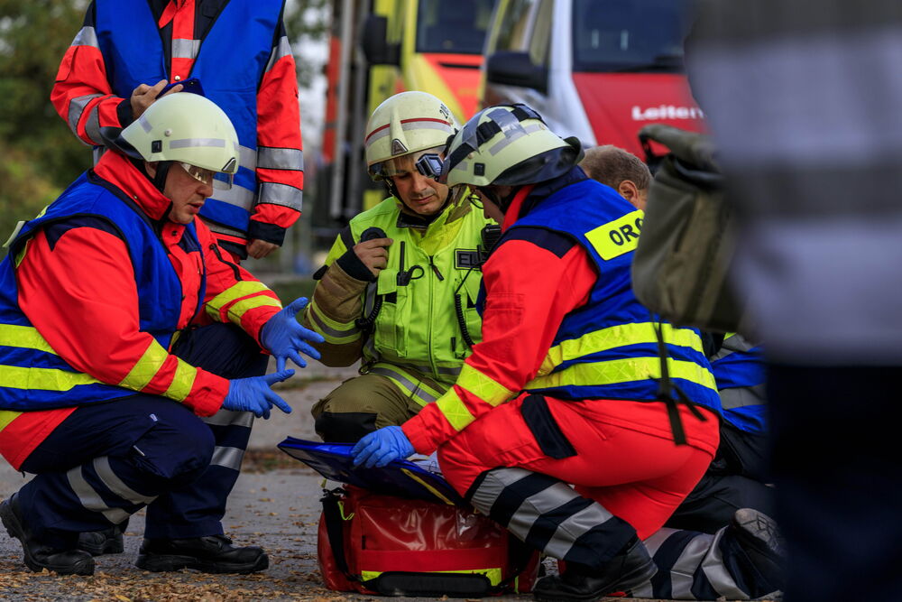 Reisebus überrollt Radfahrer! 33 jähriger stirbt bei schrecklichem Unfall!