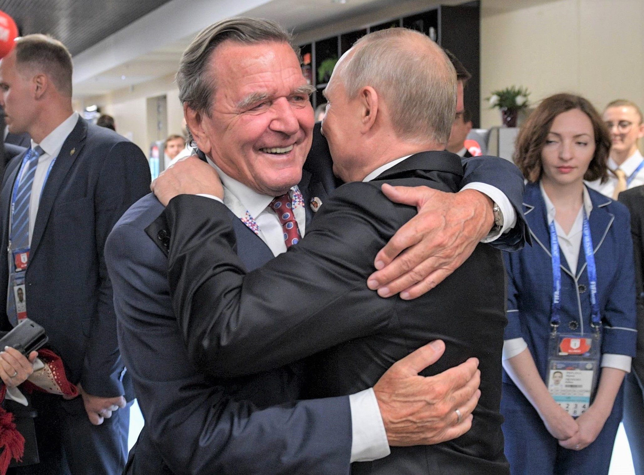 Atomangriff! Was weiß Gerhard Schröder! Putin-Kumpel Schröder spricht über Putins Atom-Pläne