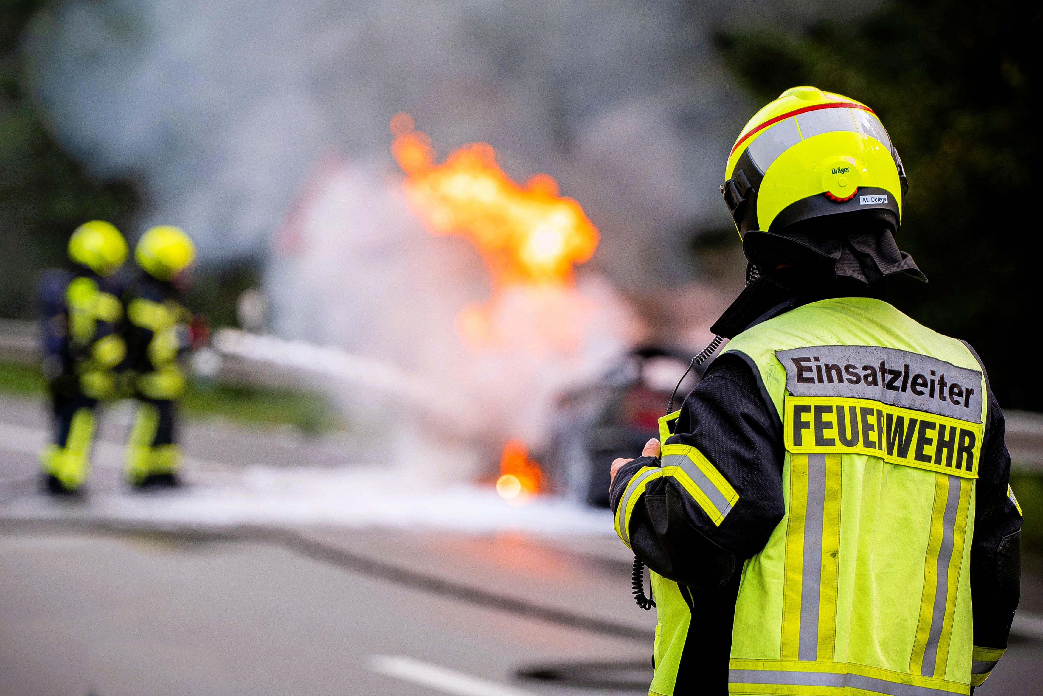 Grauenvoller Unfall - Fahrerin verbrennt nach Überschlag in ihrem SUV!